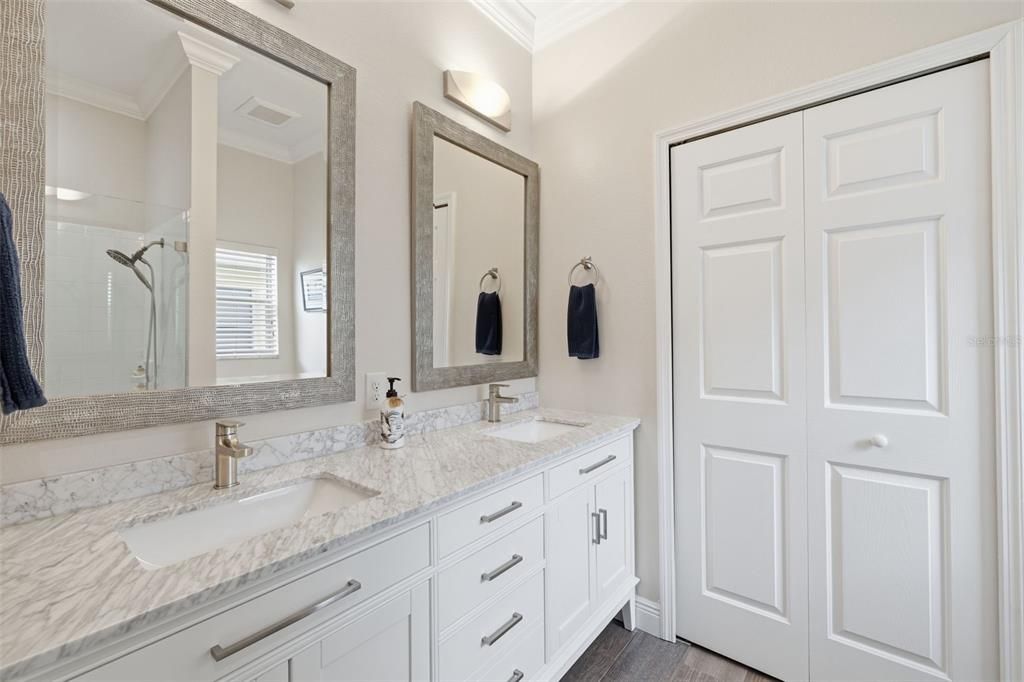 For Sale: $399,900 (3 beds, 2 baths, 1923 Square Feet)