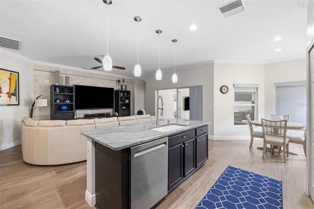 For Sale: $399,900 (3 beds, 2 baths, 1923 Square Feet)
