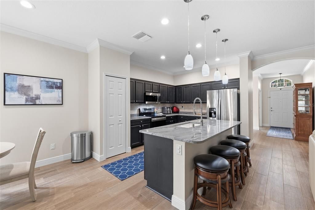 For Sale: $399,900 (3 beds, 2 baths, 1923 Square Feet)