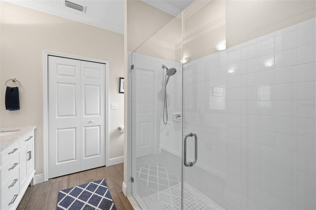 For Sale: $399,900 (3 beds, 2 baths, 1923 Square Feet)