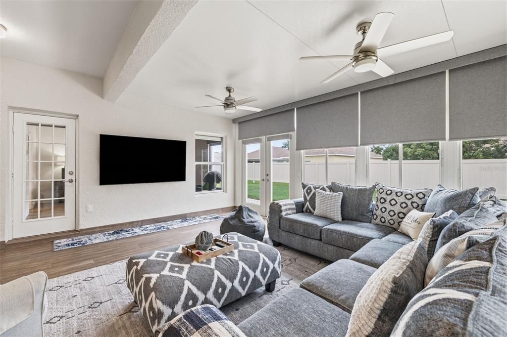 For Sale: $399,900 (3 beds, 2 baths, 1923 Square Feet)