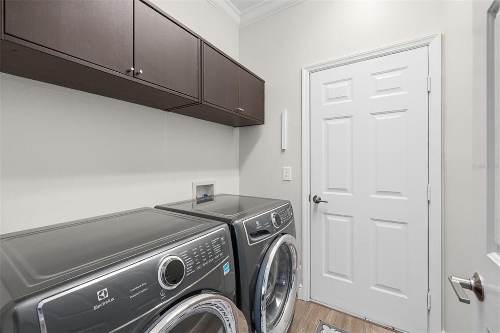 For Sale: $399,900 (3 beds, 2 baths, 1923 Square Feet)