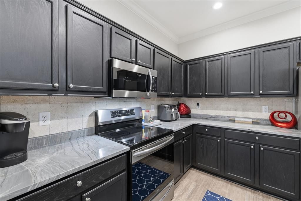 For Sale: $399,900 (3 beds, 2 baths, 1923 Square Feet)