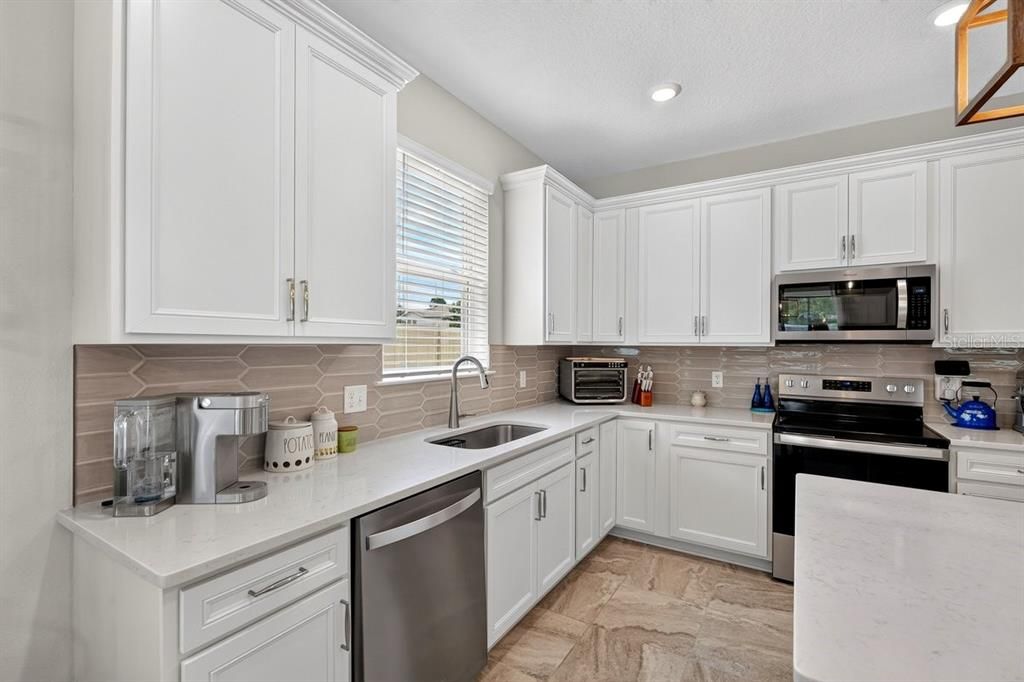 For Sale: $379,000 (4 beds, 2 baths, 1844 Square Feet)