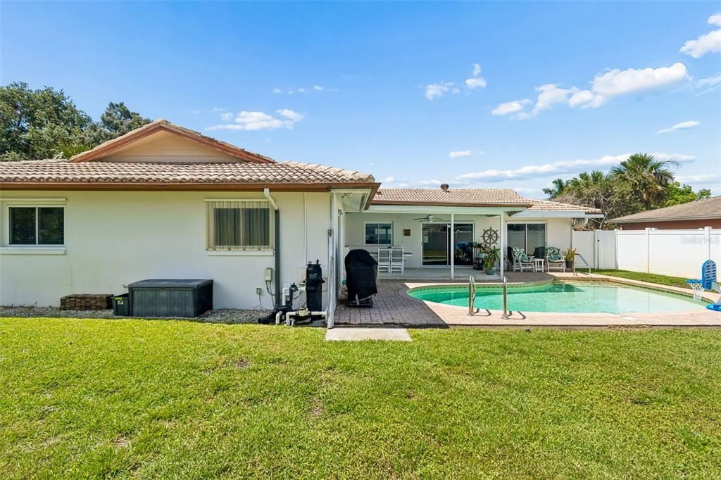 На продажу: $649,000 (4 спален, 2 ванн, 1905 Квадратных фут)