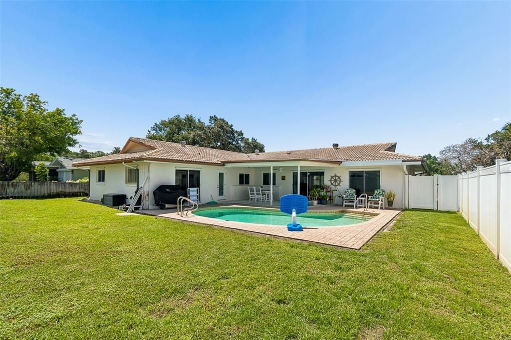На продажу: $649,000 (4 спален, 2 ванн, 1905 Квадратных фут)