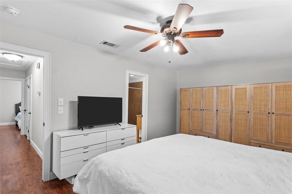 For Rent: $3,000 (2 beds, 2 baths, 1380 Square Feet)