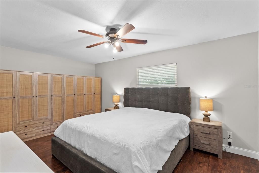 For Rent: $3,000 (2 beds, 2 baths, 1380 Square Feet)