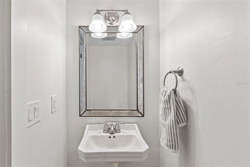 For Rent: $3,000 (2 beds, 2 baths, 1380 Square Feet)