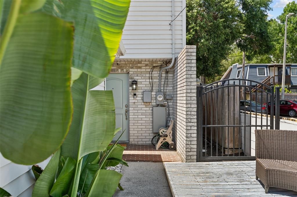 For Rent: $3,000 (2 beds, 2 baths, 1380 Square Feet)
