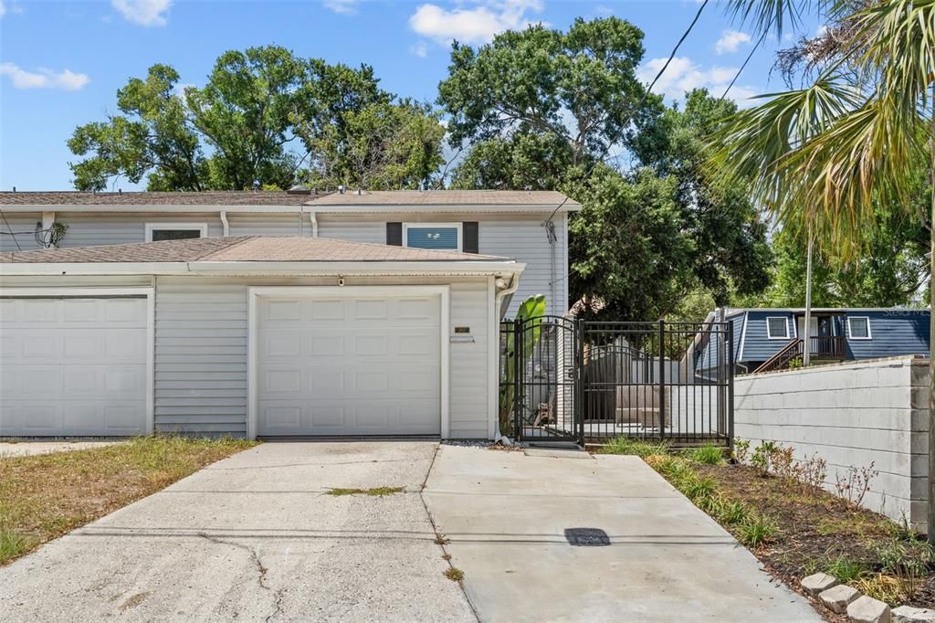 For Rent: $3,000 (2 beds, 2 baths, 1380 Square Feet)