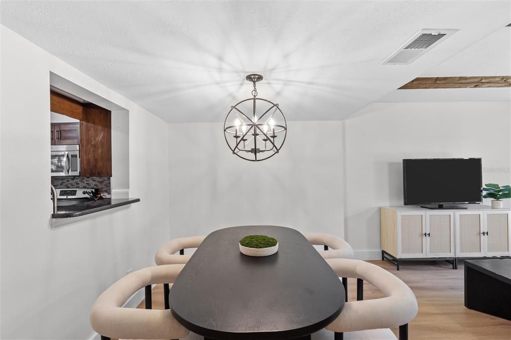For Rent: $3,000 (2 beds, 2 baths, 1380 Square Feet)