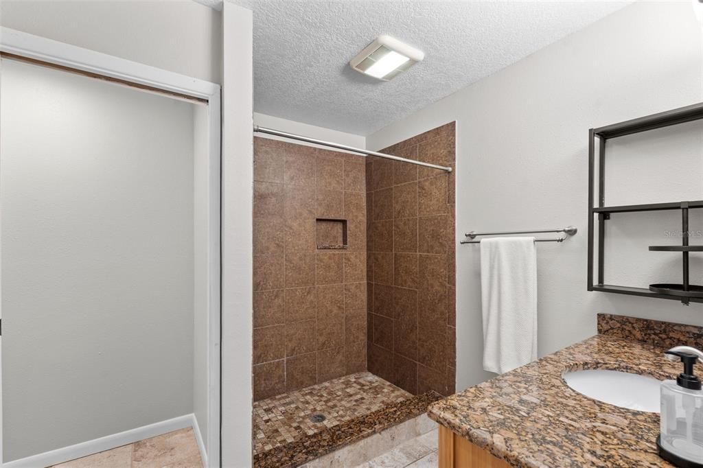 For Rent: $3,000 (2 beds, 2 baths, 1380 Square Feet)