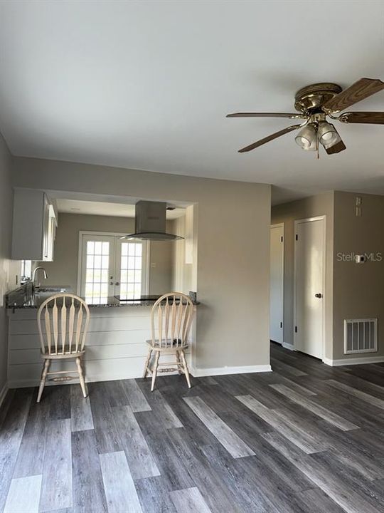 For Rent: $2,600 (4 beds, 2 baths, 1881 Square Feet)