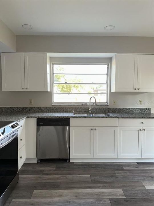 For Rent: $2,600 (4 beds, 2 baths, 1881 Square Feet)