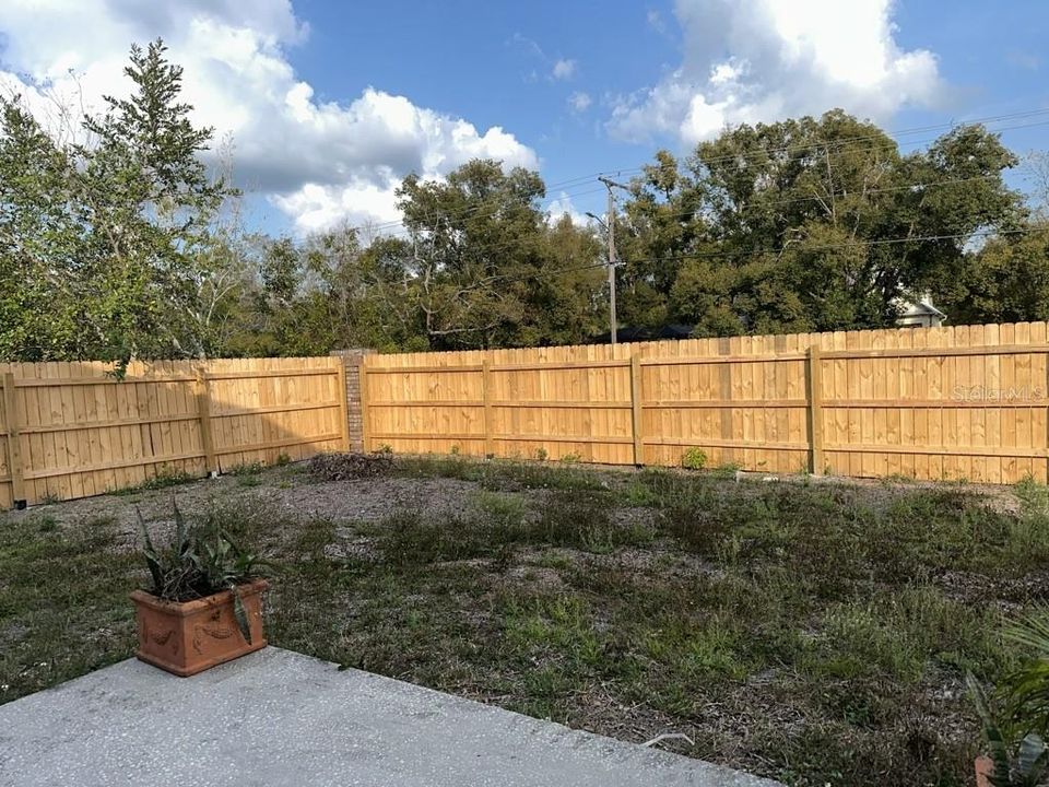 For Rent: $2,600 (4 beds, 2 baths, 1881 Square Feet)