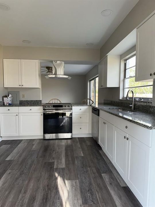 For Rent: $2,600 (4 beds, 2 baths, 1881 Square Feet)