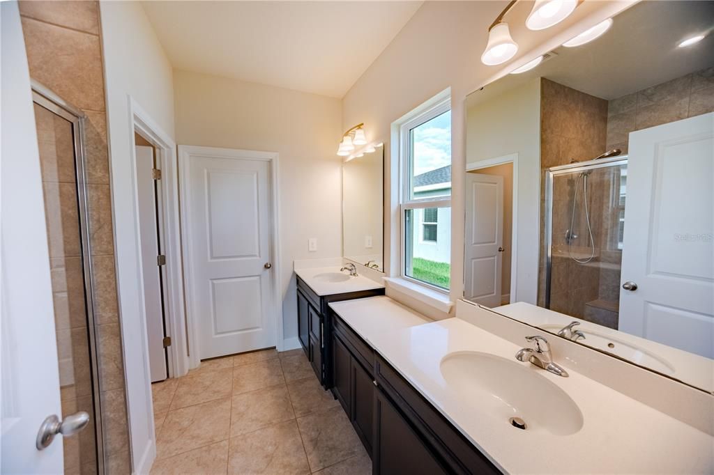 For Sale: $369,900 (4 beds, 2 baths, 2017 Square Feet)