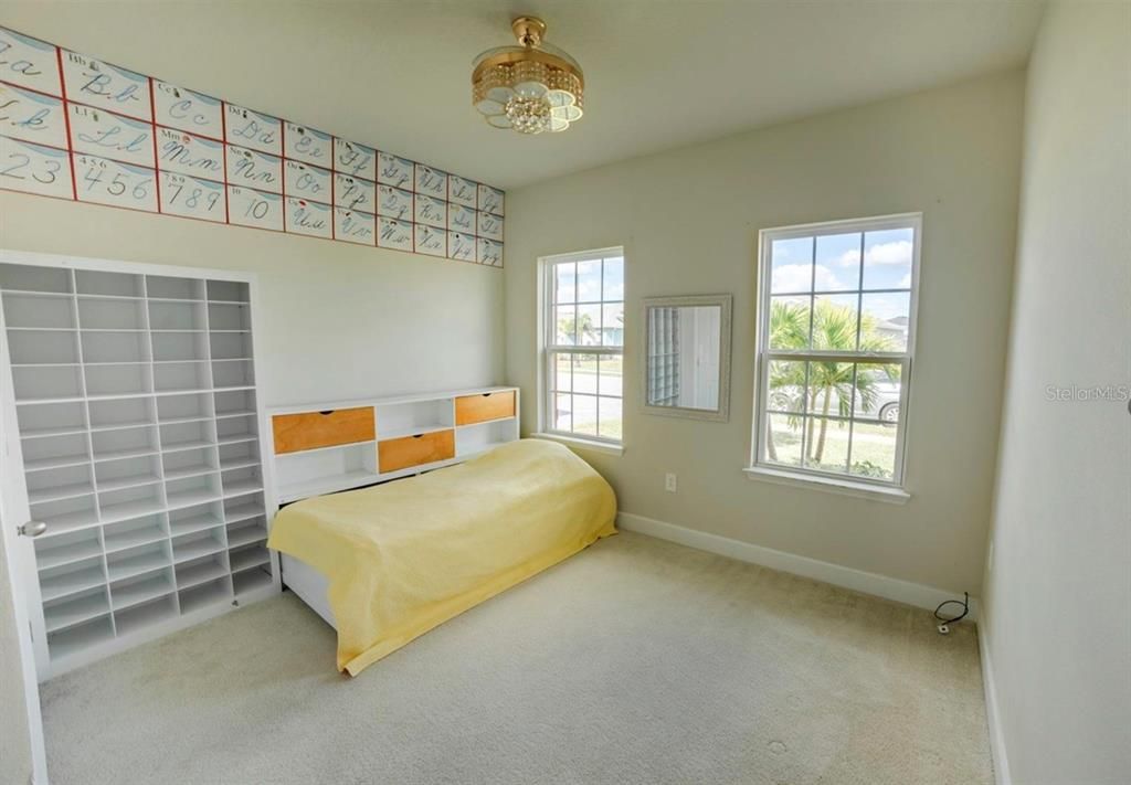 For Sale: $369,900 (4 beds, 2 baths, 2017 Square Feet)