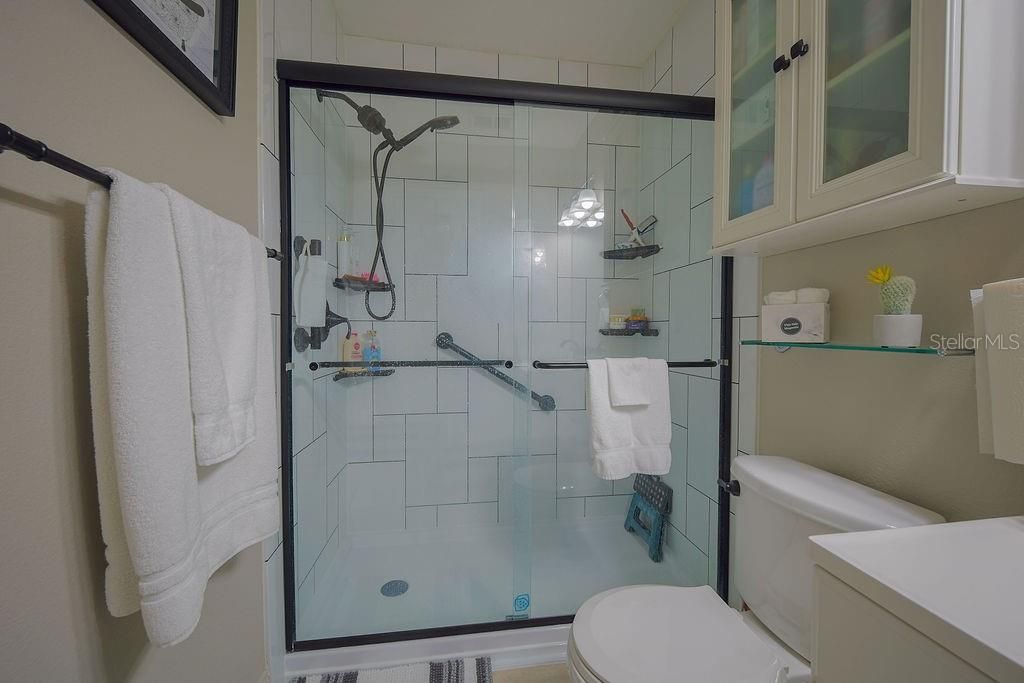 На продажу: $244,900 (2 спален, 1 ванн, 1048 Квадратных фут)