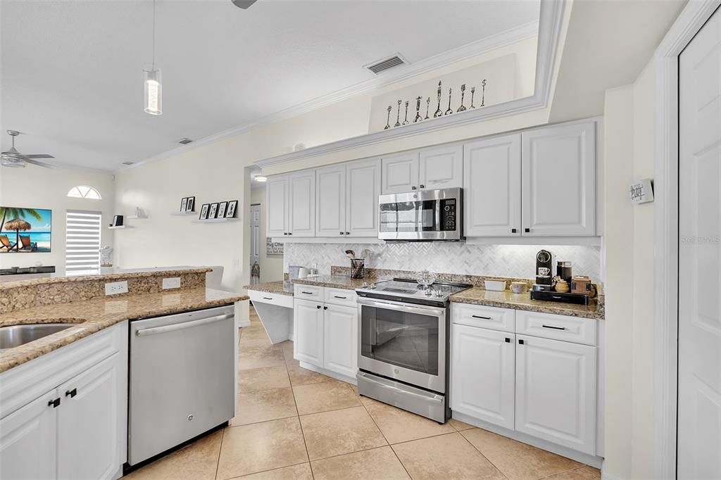 For Sale: $599,000 (3 beds, 2 baths, 1945 Square Feet)