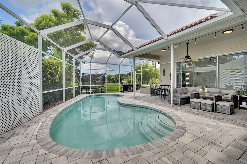 For Sale: $599,000 (3 beds, 2 baths, 1945 Square Feet)