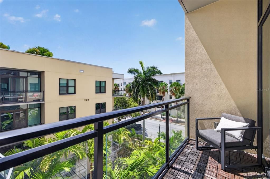 For Sale: $615,000 (1 beds, 1 baths, 1055 Square Feet)