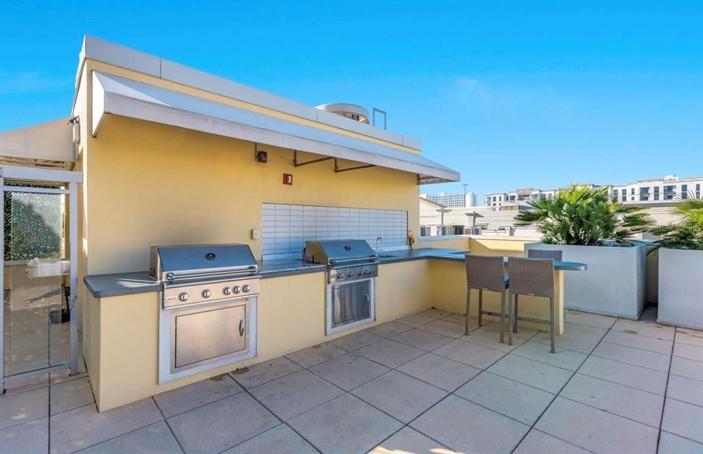 For Sale: $615,000 (1 beds, 1 baths, 1055 Square Feet)