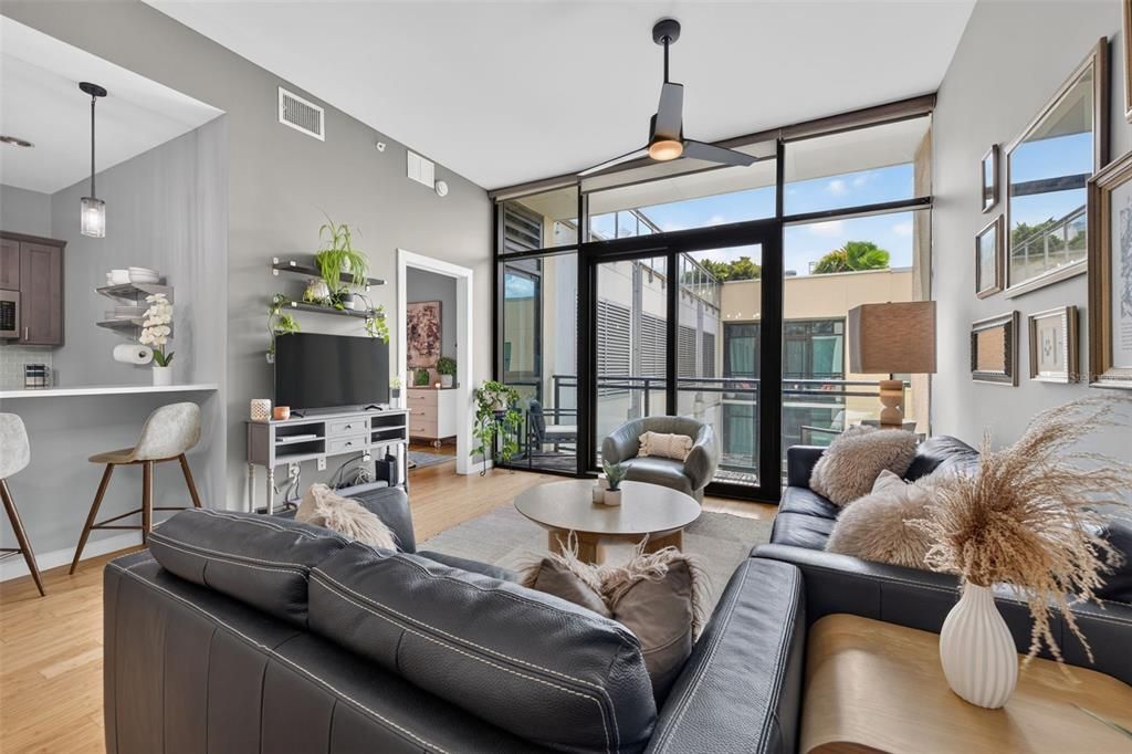 For Sale: $615,000 (1 beds, 1 baths, 1055 Square Feet)