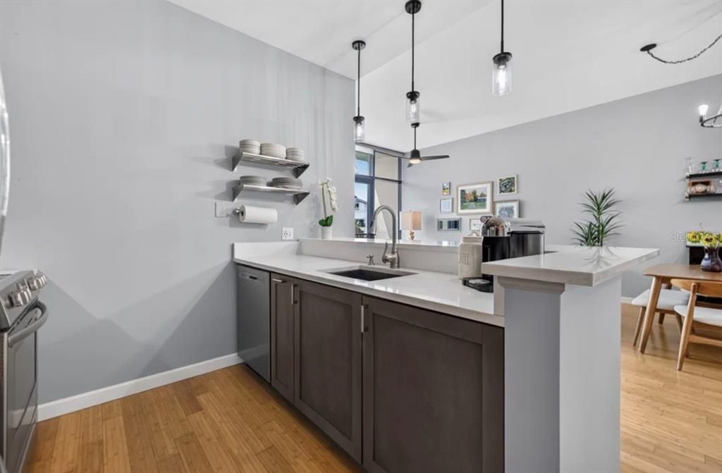 For Sale: $615,000 (1 beds, 1 baths, 1055 Square Feet)