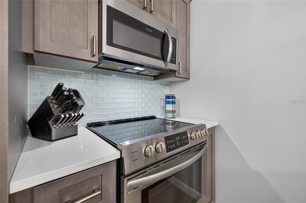 For Sale: $615,000 (1 beds, 1 baths, 1055 Square Feet)