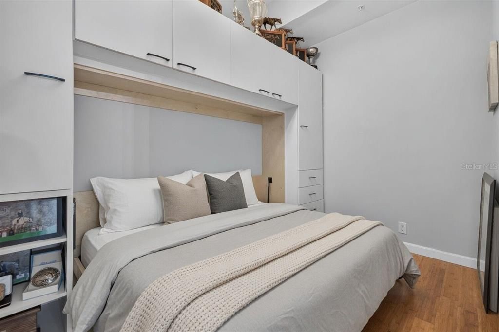 For Sale: $615,000 (1 beds, 1 baths, 1055 Square Feet)