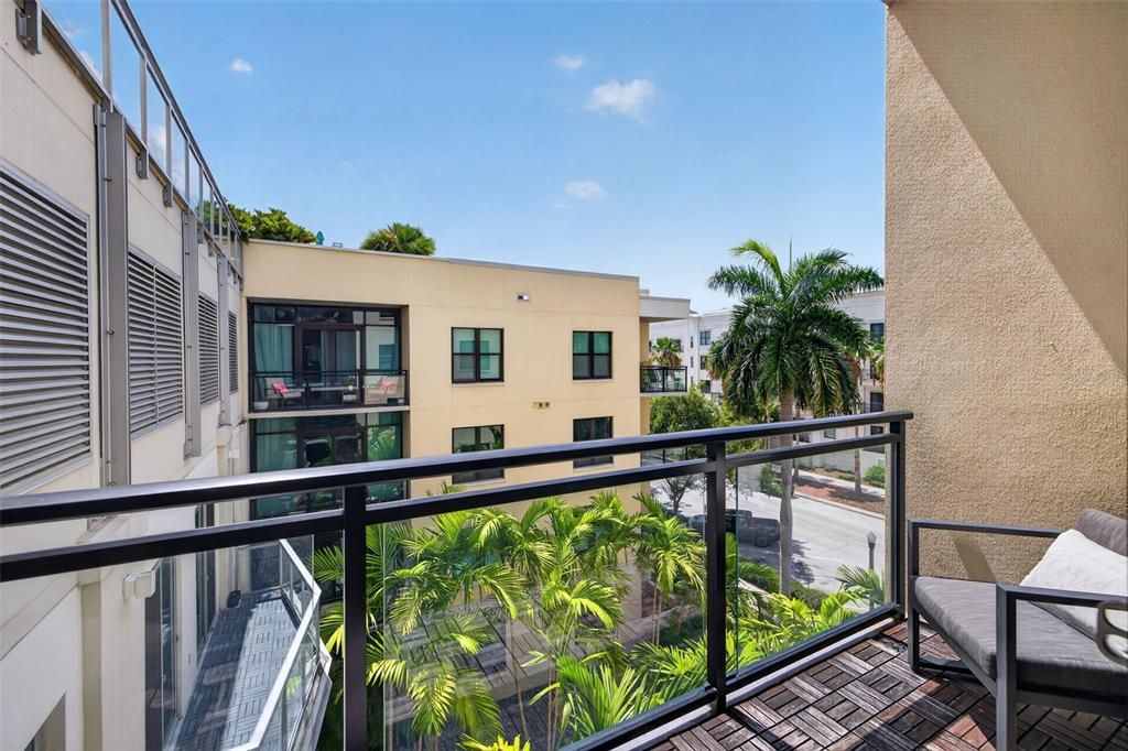 For Sale: $615,000 (1 beds, 1 baths, 1055 Square Feet)