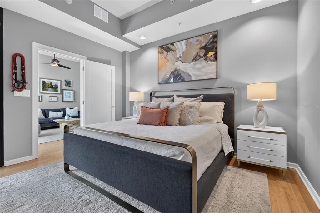 For Sale: $615,000 (1 beds, 1 baths, 1055 Square Feet)