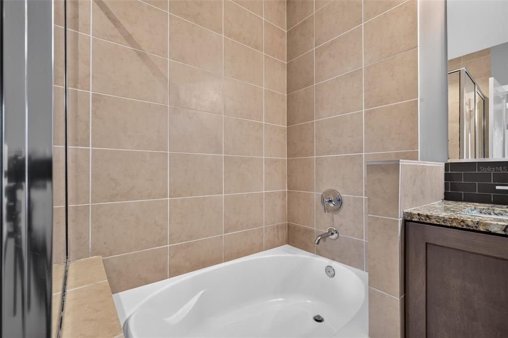 For Sale: $615,000 (1 beds, 1 baths, 1055 Square Feet)