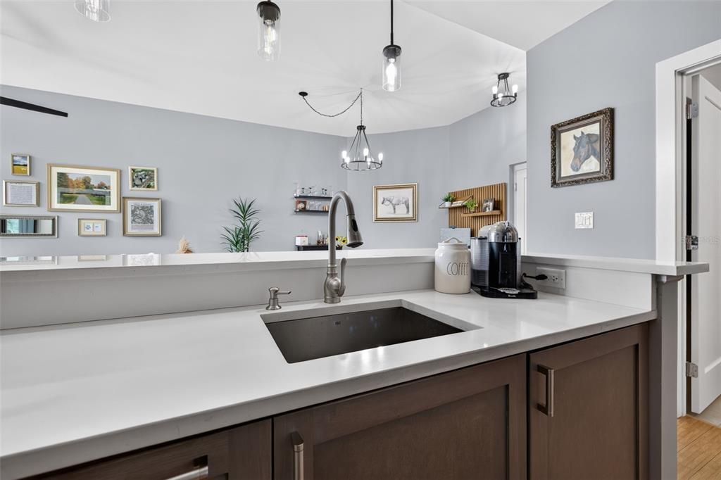 For Sale: $615,000 (1 beds, 1 baths, 1055 Square Feet)