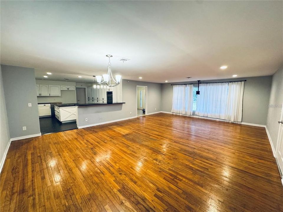 For Rent: $1,895 (3 beds, 3 baths, 2376 Square Feet)