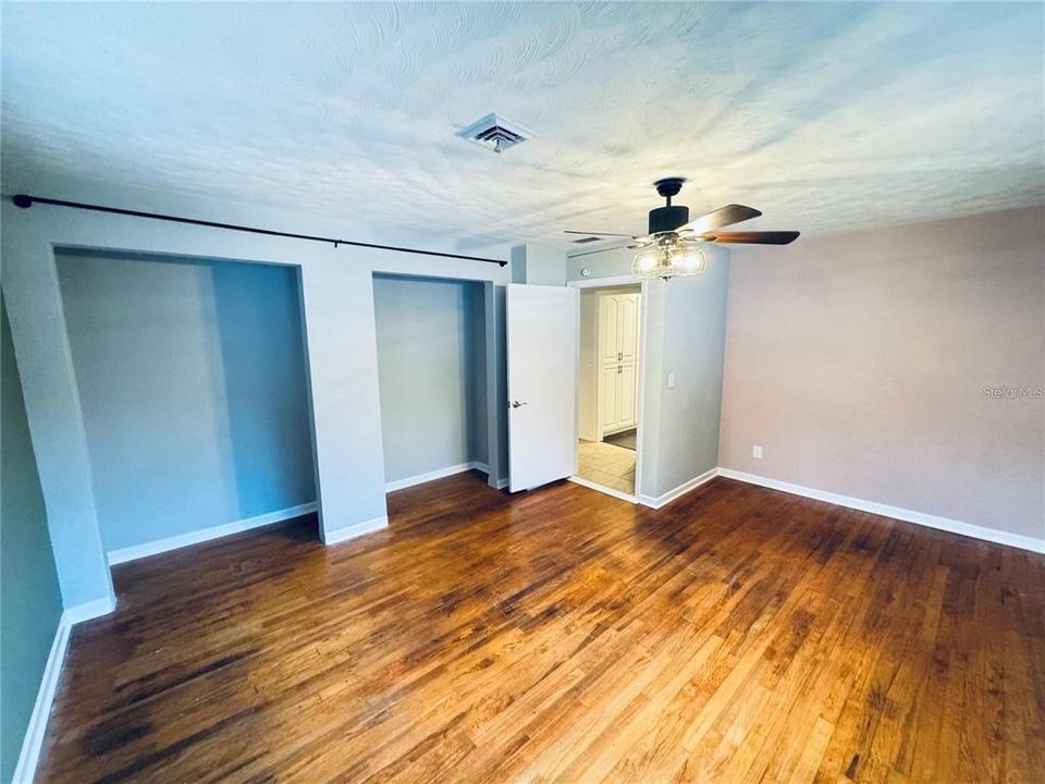For Rent: $1,895 (3 beds, 3 baths, 2376 Square Feet)