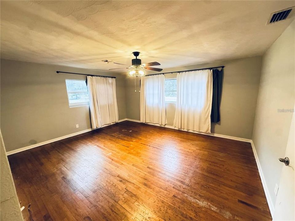 For Rent: $1,895 (3 beds, 3 baths, 2376 Square Feet)