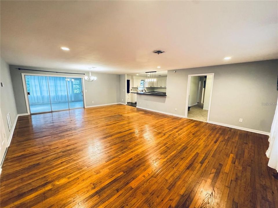 For Rent: $1,895 (3 beds, 3 baths, 2376 Square Feet)