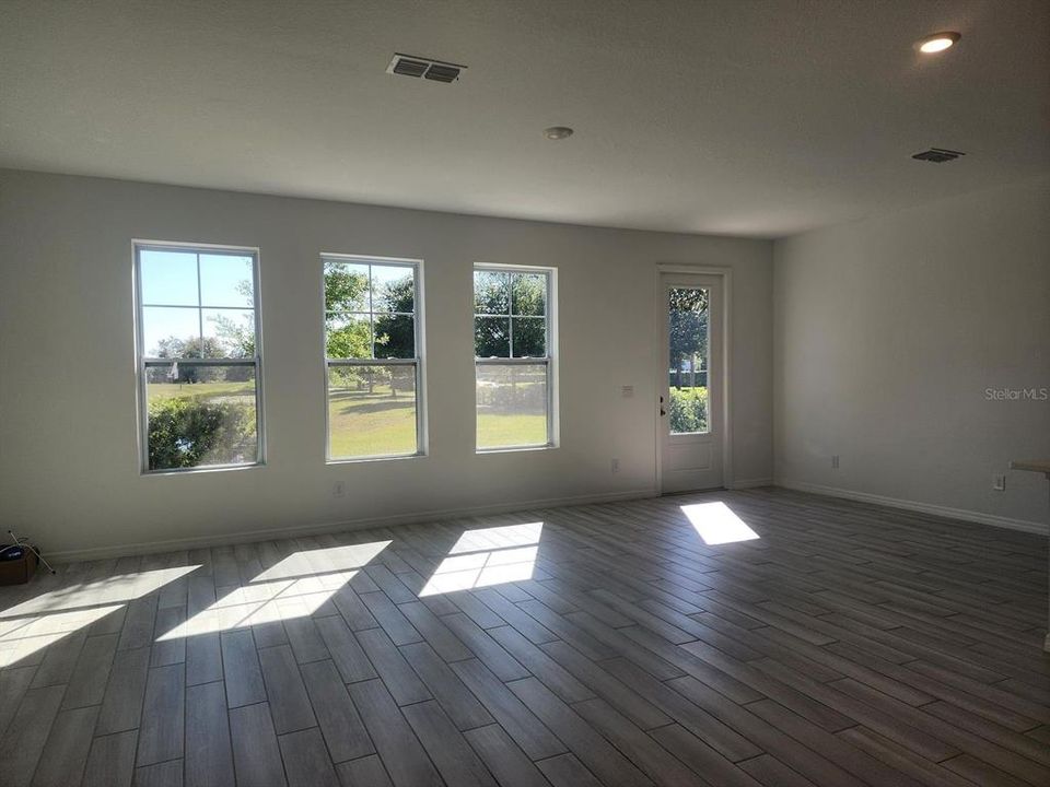 En Venta: $359,000 (4 camas, 2 baños, 2039 Pies cuadrados)