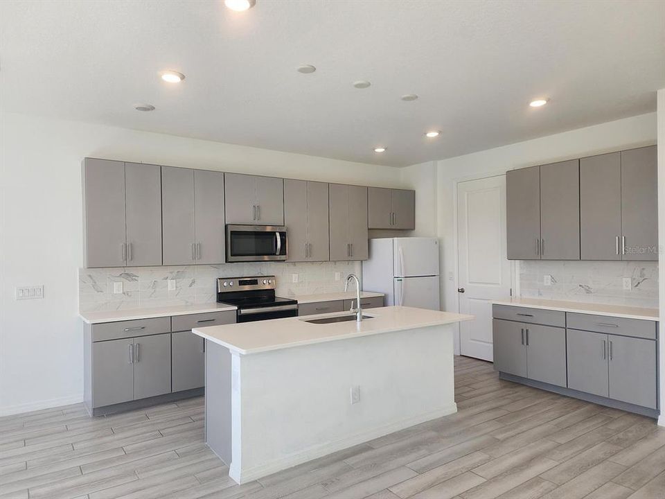 En Venta: $359,000 (4 camas, 2 baños, 2039 Pies cuadrados)