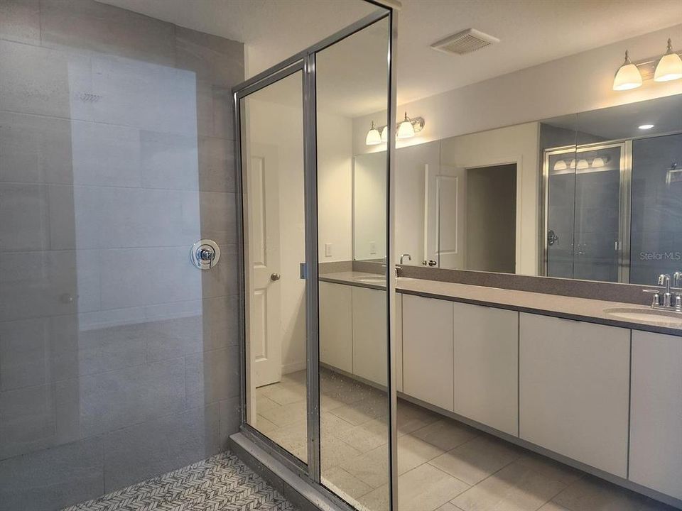 En Venta: $359,000 (4 camas, 2 baños, 2039 Pies cuadrados)