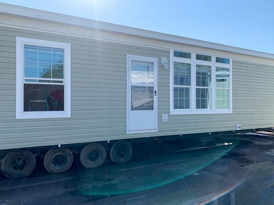 For Sale: $395,000 (2 beds, 2 baths, 758 Square Feet)
