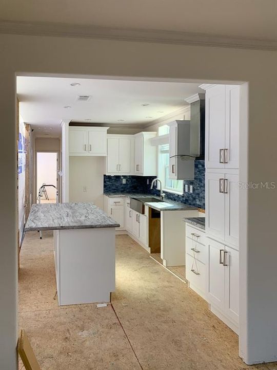 For Sale: $395,000 (2 beds, 2 baths, 758 Square Feet)
