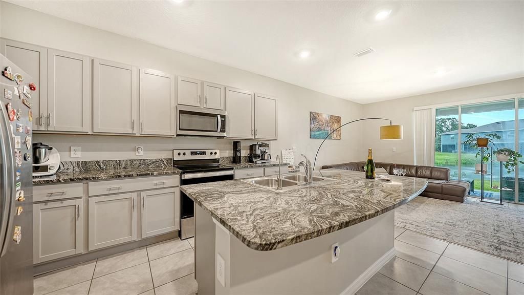 En Venta: $370,000 (3 camas, 2 baños, 1724 Pies cuadrados)