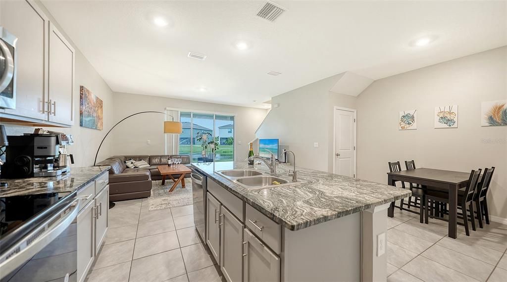 En Venta: $370,000 (3 camas, 2 baños, 1724 Pies cuadrados)