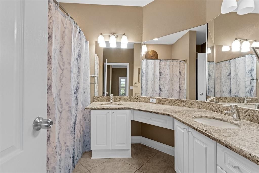 For Sale: $232,500 (2 beds, 2 baths, 1309 Square Feet)