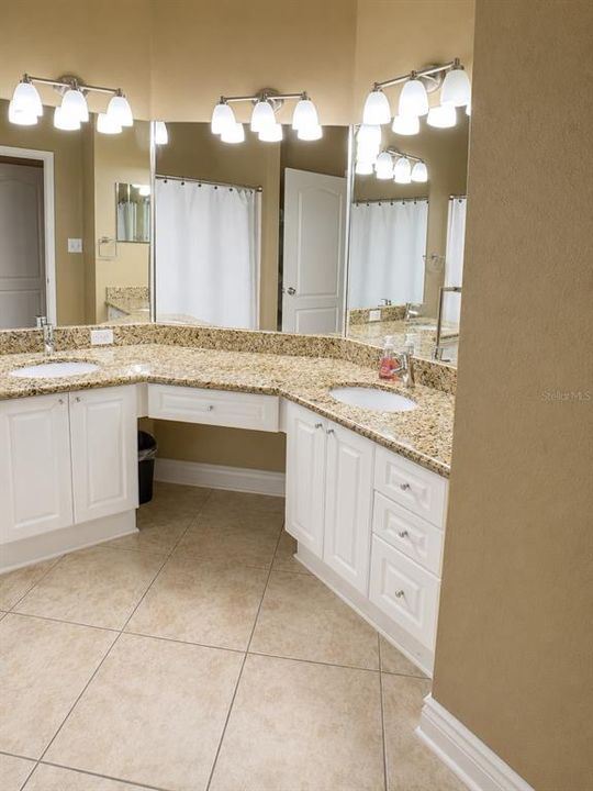 For Sale: $232,500 (2 beds, 2 baths, 1309 Square Feet)