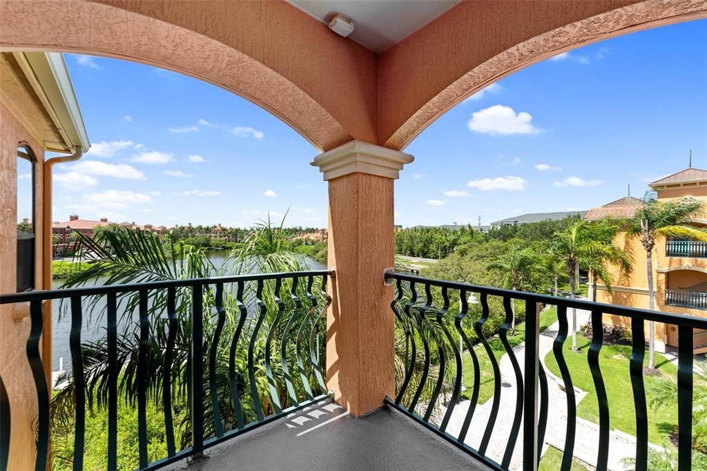 For Sale: $232,500 (2 beds, 2 baths, 1309 Square Feet)